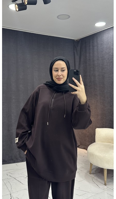 KAHVE RENGİ YÜKSEK YAKALI BASKI TAKIM