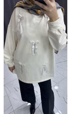 İNCİ KURDELE DETAYLI KREM SWEAT