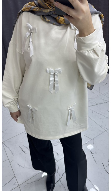 İNCİ KURDELE DETAYLI KREM SWEAT