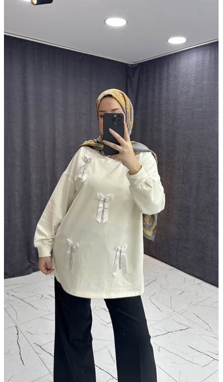 İNCİ KURDELE DETAYLI KREM SWEAT