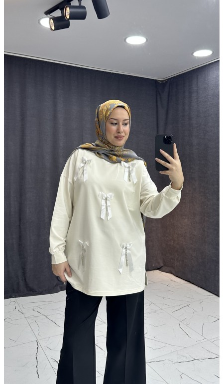 İNCİ KURDELE DETAYLI KREM SWEAT