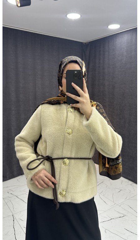 GOLD DÜĞME DETAYLI KEMERLİ TÜĞLÜ MONT BEJ RENGİ